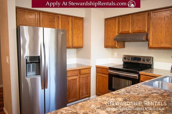 Building Photo - 5051 Forsythia St