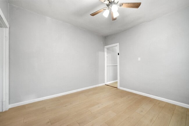 Building Photo - 2034 Eastlake Ave