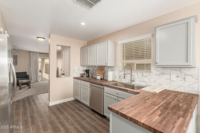 Building Photo - 4582 E Jadeite Dr
