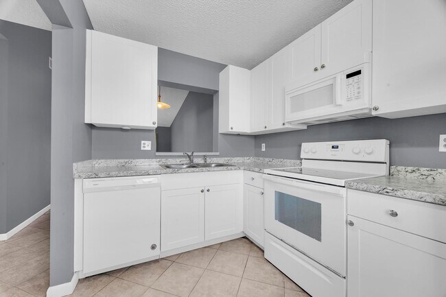Building Photo - 3171 SE Aster Ln