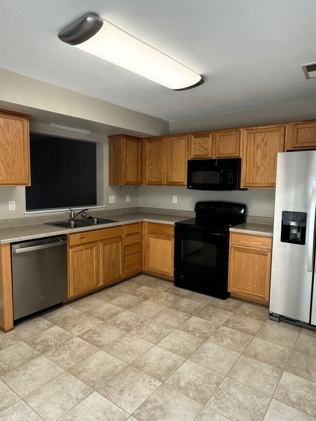 Building Photo - 160 Gretchen Ct