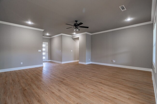 Building Photo - Beautiful 3-bedroom 2 bath Home in Prairie...