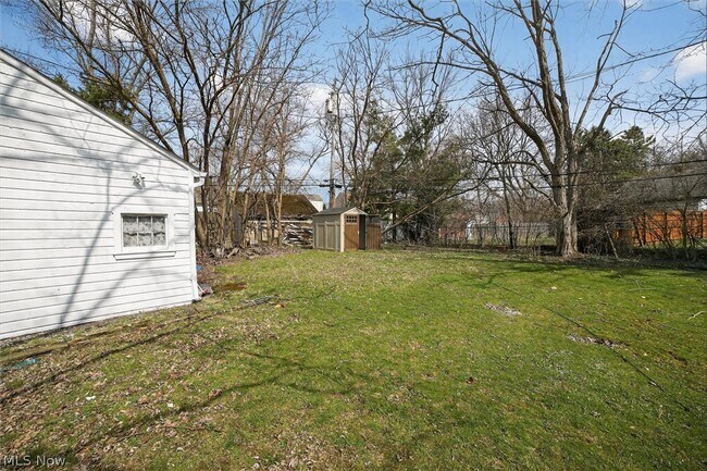 Building Photo - 1851 Beverly Hills Dr