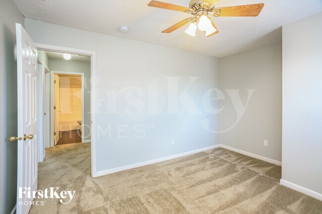 Building Photo - 461 E Clear Lake Ln