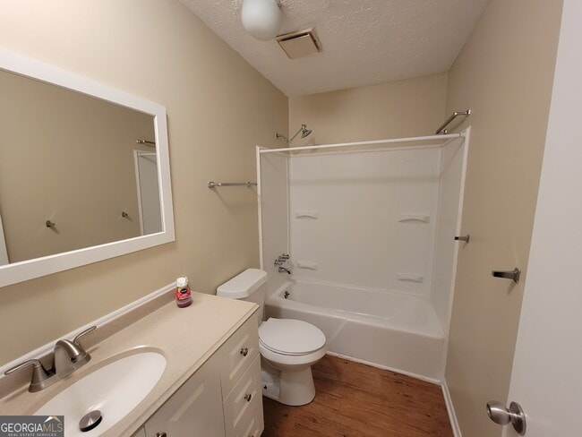 Building Photo - 104 Twiggs Cor