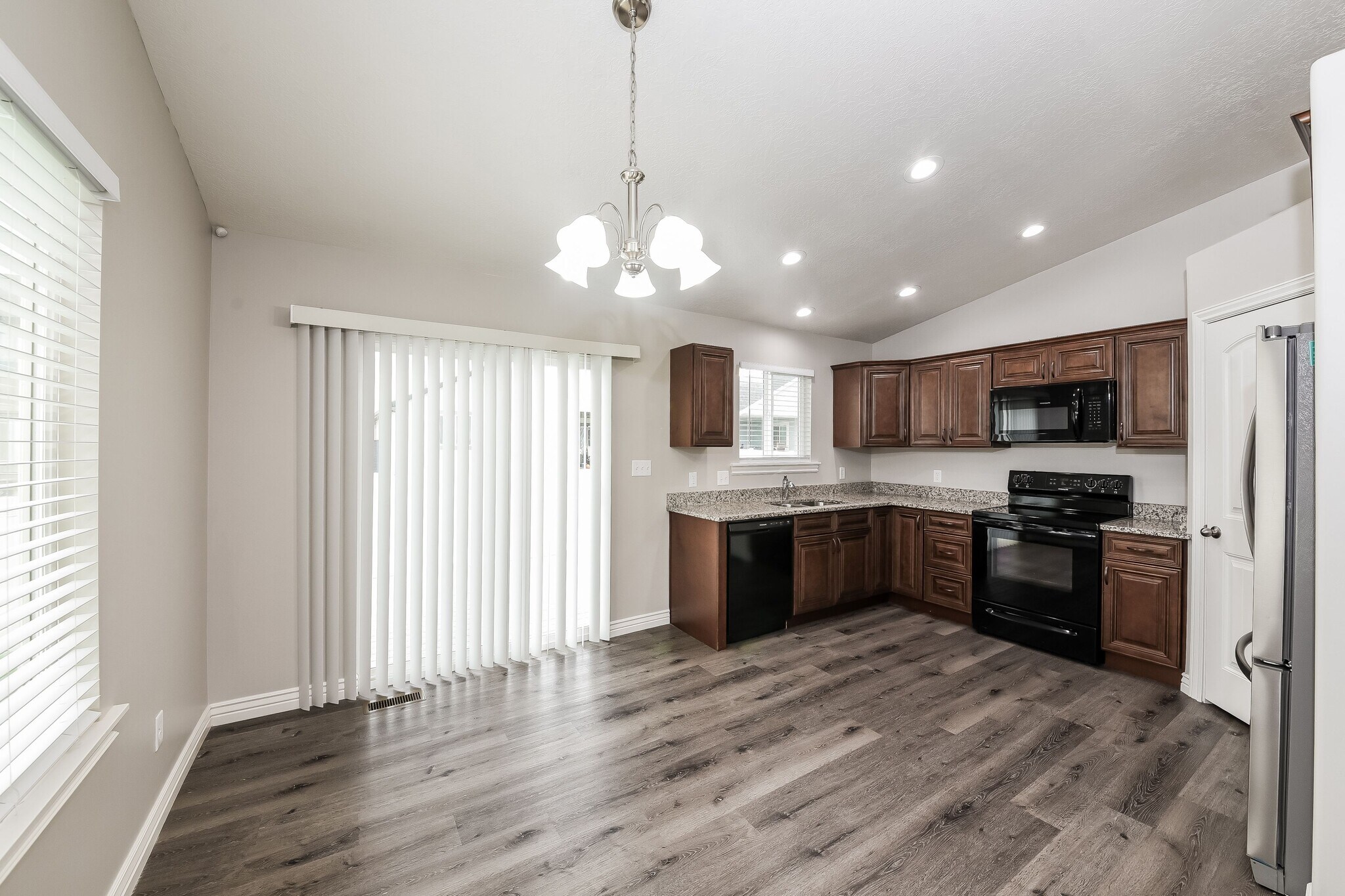 Building Photo - 2251 E Maple Dr