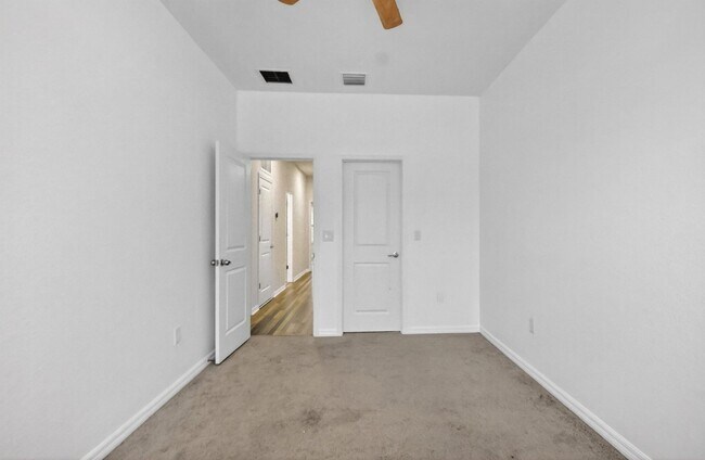 Building Photo - 2833 Troubadour St