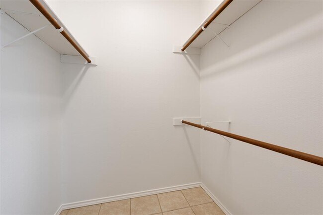 Building Photo - 9100 Mountain Ridge Dr