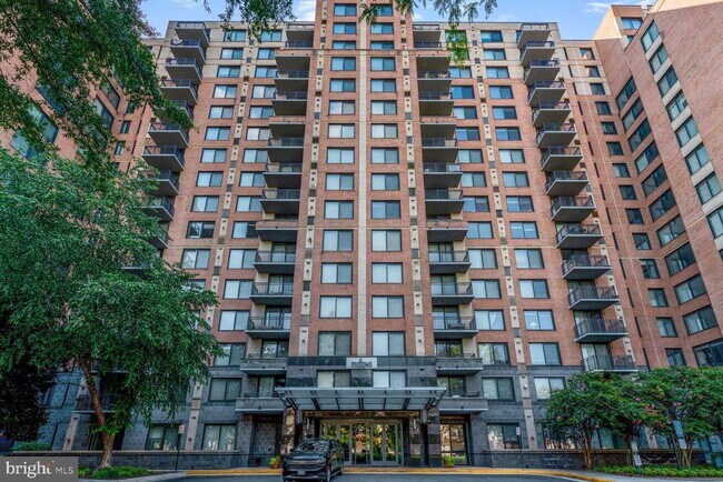 Primary Photo - 2451 Midtown Ave