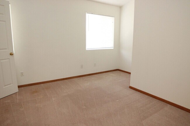 Building Photo - 3380 Saratoga St