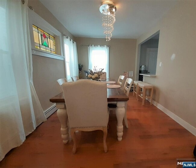 Building Photo - 98 Willard St