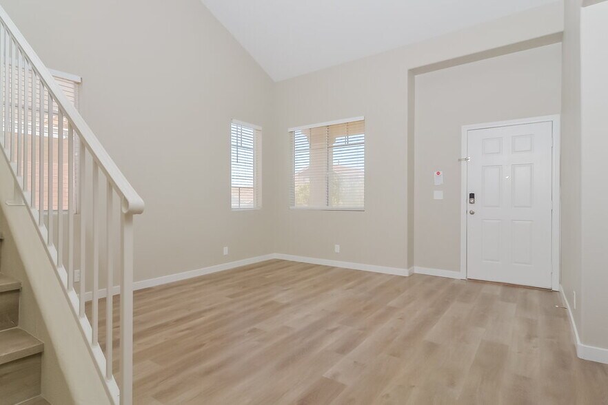 Building Photo - 674 Pacific Cascades Dr