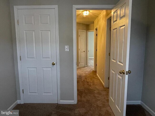 Building Photo - 27 Townes Pl