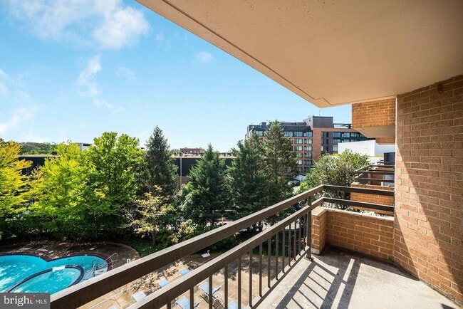 Building Photo - 2111 Wisconsin Ave NW