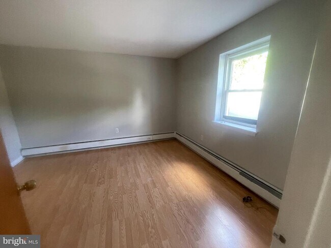 Building Photo - 1941 Creek Rd