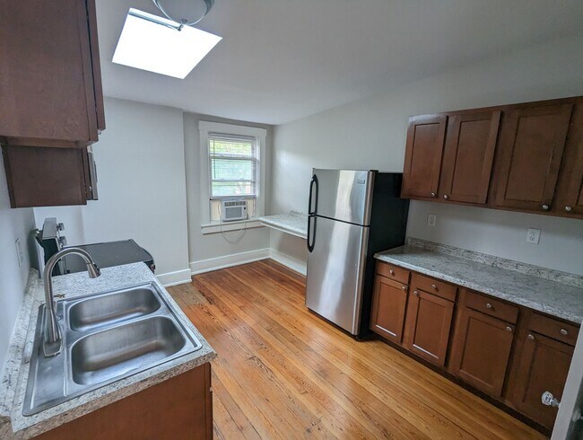 Building Photo - 225 Fosdick St