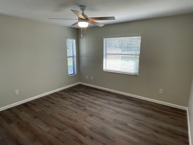 Building Photo - 242 Snyder Dr