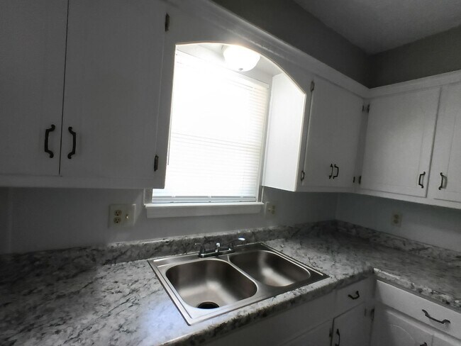 Building Photo - 107 W Campbell Dr