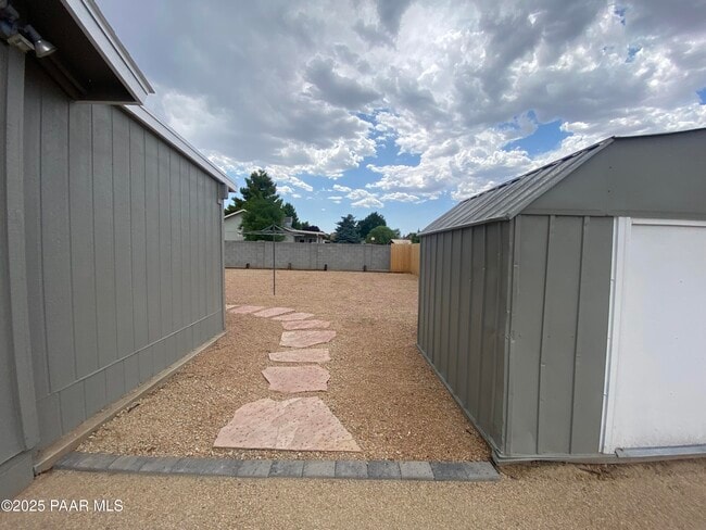 Building Photo - 7960 E Buena Vista Dr