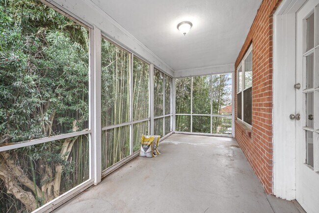 Building Photo - 4620 Golf Park Dr