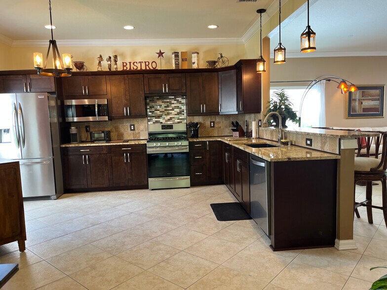 Kitchen - 329 NW Treeline Trce