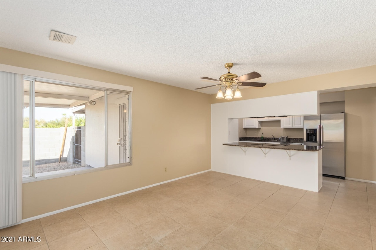Building Photo - 3106 S Los Feliz Dr