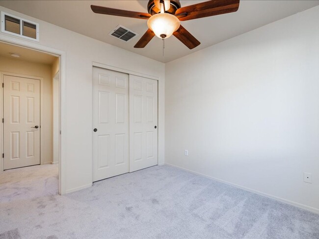 Building Photo - 4 Bedroom 2.5 Bathroom