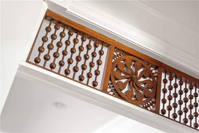 Building Photo - 383 Park Ave SE