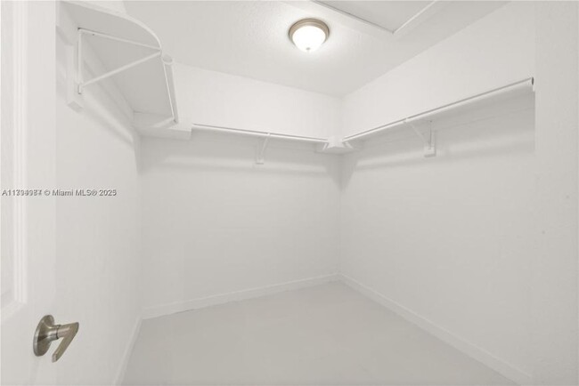 Building Photo - 3 bedroom in Miami FL 33142
