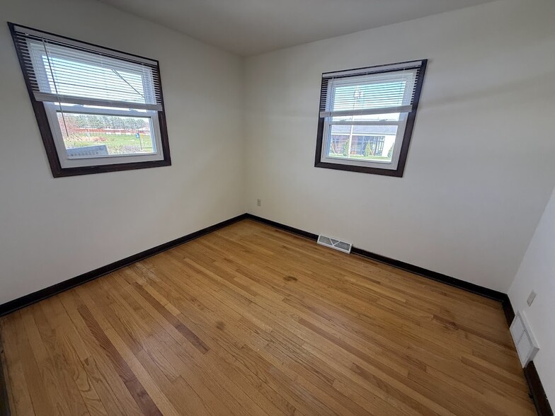 Building Photo - 299 Park St