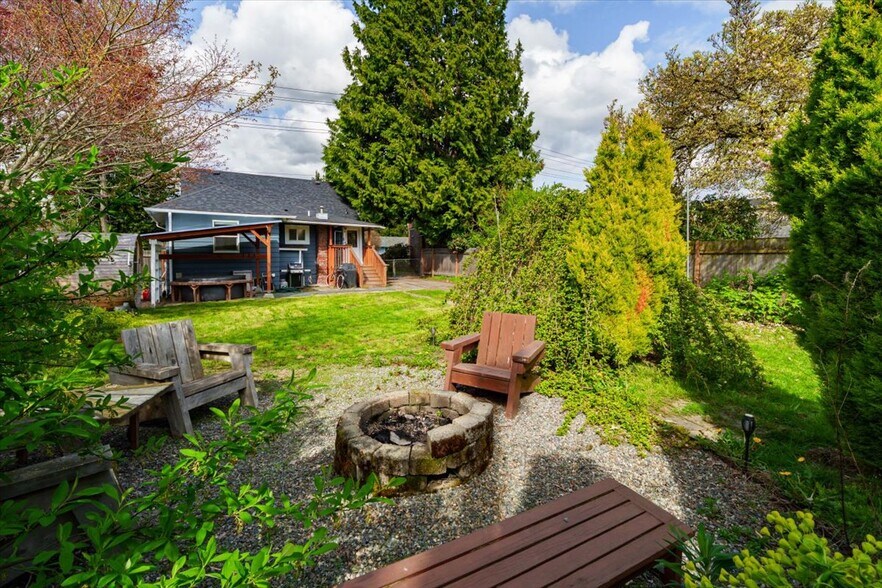 Building Photo - 817 S Sullivan St