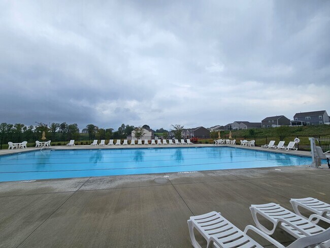 Building Photo - 942 Pineland Dr