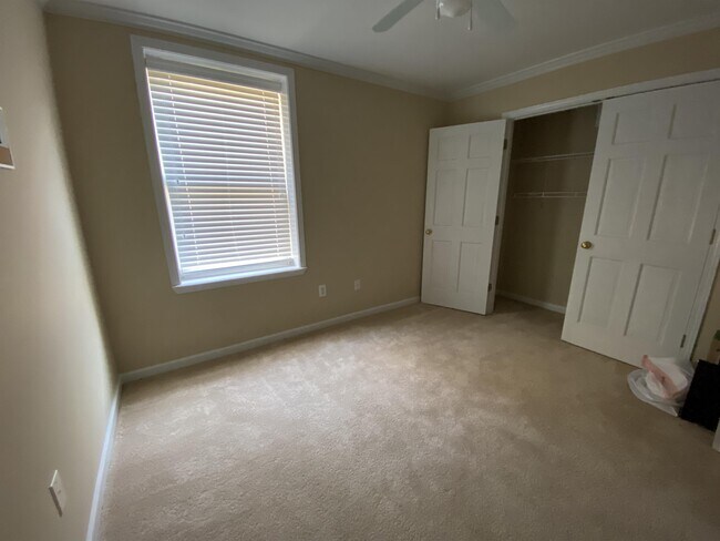 Building Photo - 137 Towne Park Dr