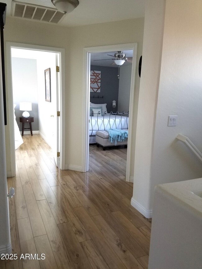 Building Photo - 646 E El Monte Pl