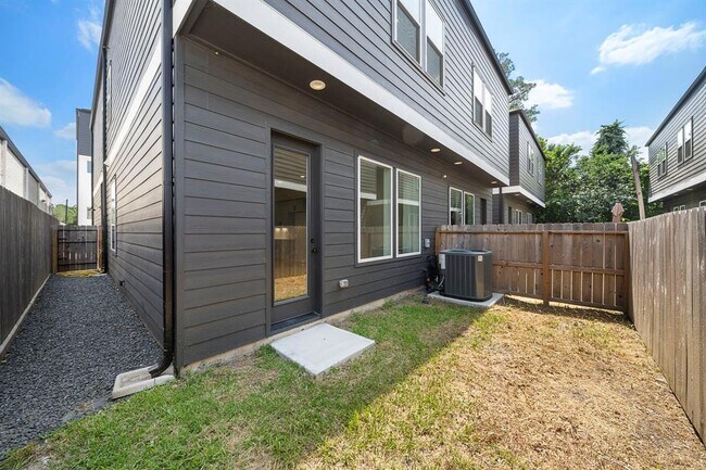 Building Photo - 2626 W Tidwell Rd