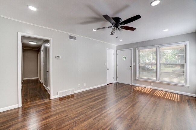 Building Photo - 3 Bed | 1 Bath | Tulsa