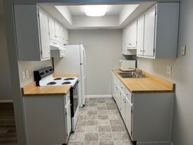 Building Photo - 441 Woodside Trail