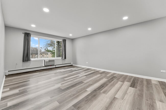 Building Photo - 1500 Robin Cir