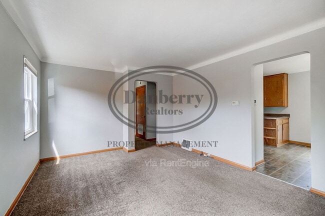 Building Photo - 347 Darrow Ave