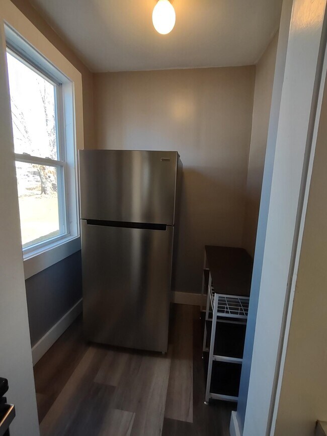 Building Photo - 48 Laurel St