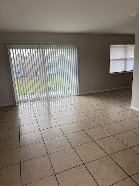 Building Photo - 817 Pablo Ln