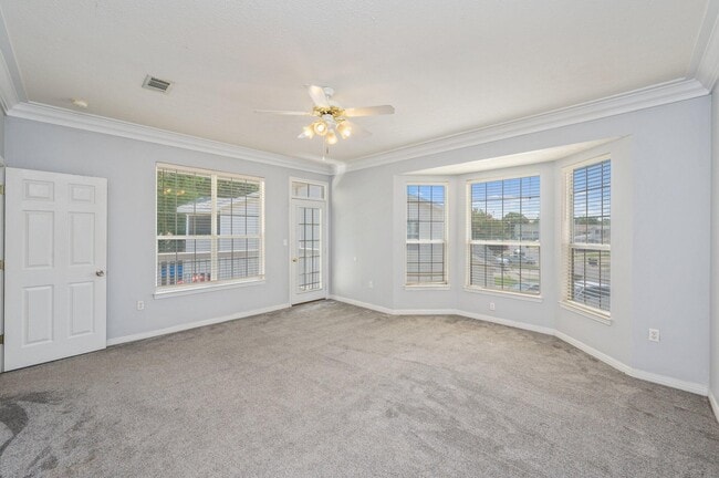 Building Photo - 17 Chatelaine Cir SE