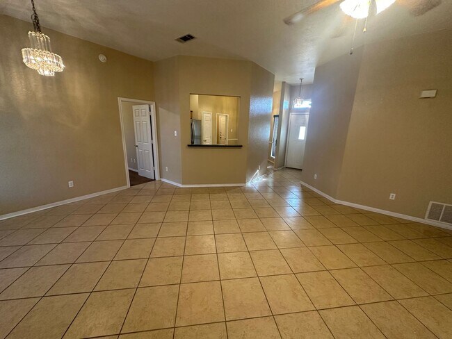 Building Photo - AVAILABLE NOW!!