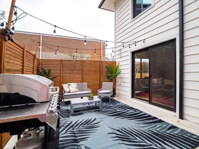 Building Photo - 25 N Rose Blvd