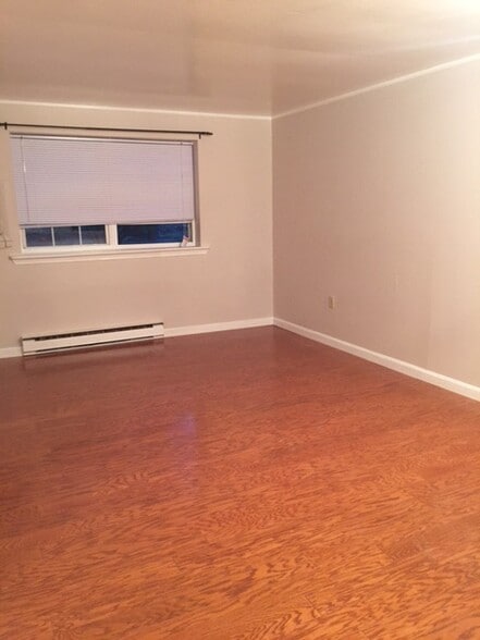 Living Room - 35 Berlin St