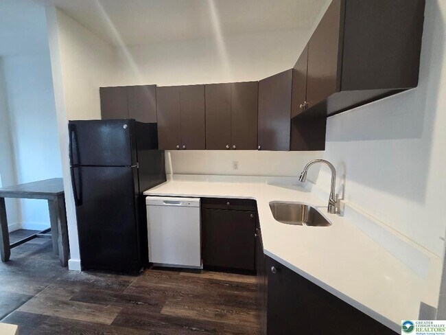 Building Photo - 130 N 2nd St