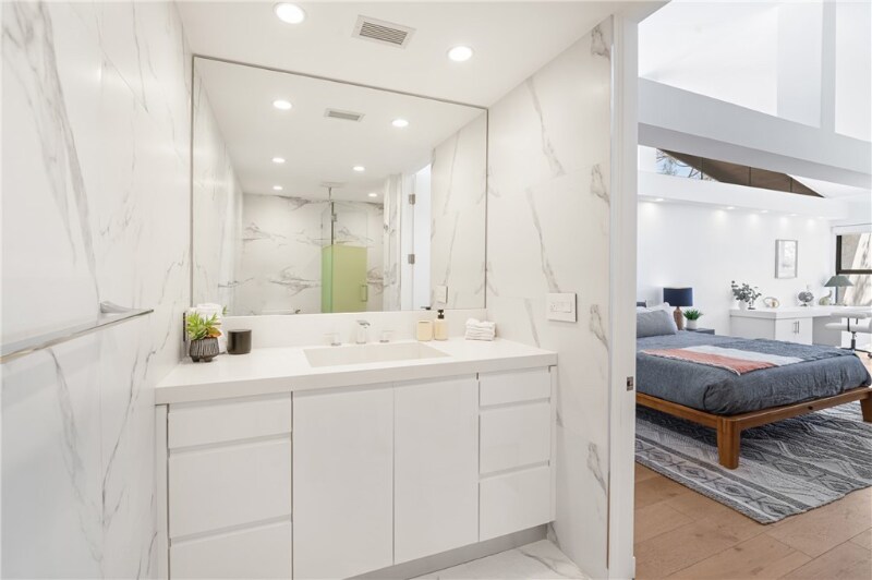 Building Photo - 7324 Marina Pacifica Dr N