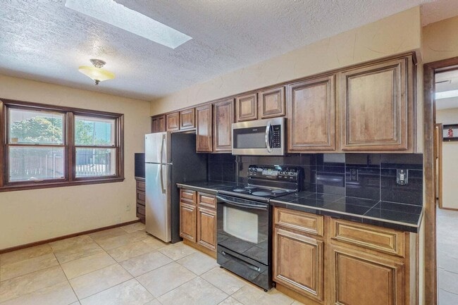 Building Photo - 501 Calle De