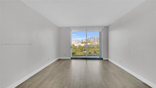 Building Photo - 2475 Brickell Ave