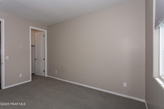 Building Photo - 1352 Warbler Wy